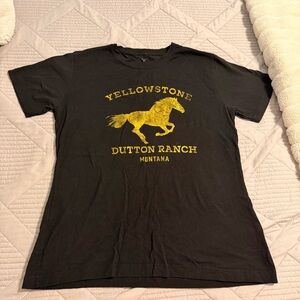 Women’s Yellowstone Dutton Ranch Black Short Sleeve T-Shirt Size Large